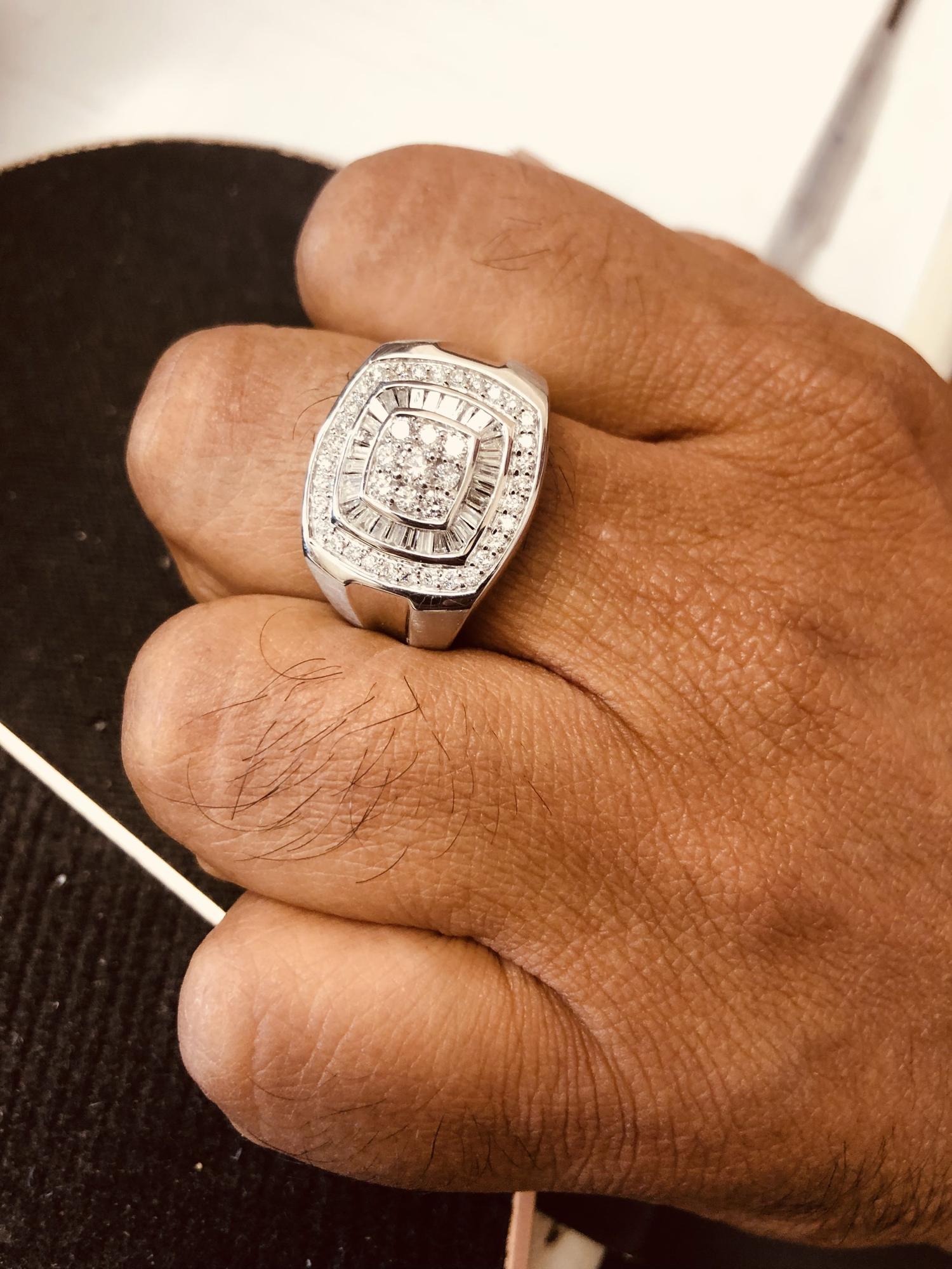 14K White Gold Men's Diamond Band Ring (1 Cttw, H-I Color, SI1-I2 Clarity)