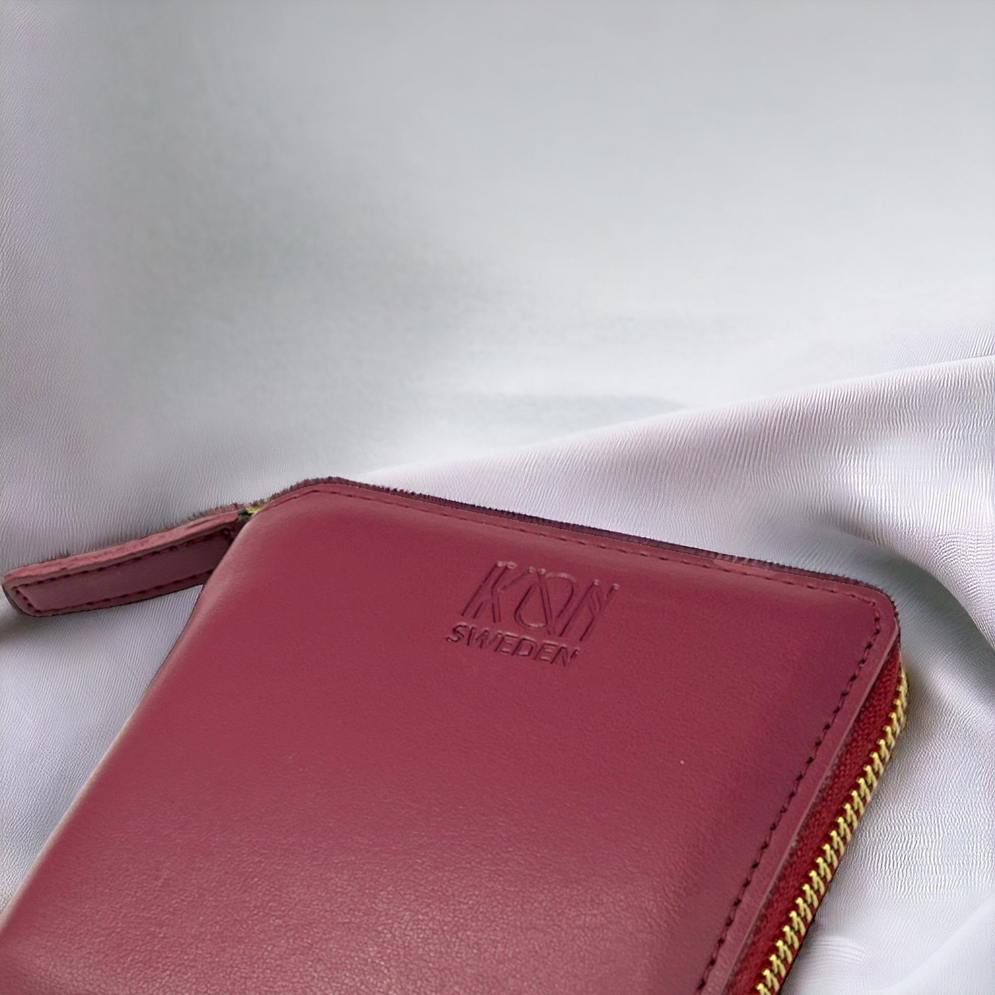 Kivik | Apple Leather Small Zip Wallet - Wine Red